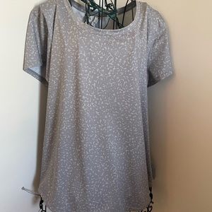 Underarmour women’s workout shirt, size XL